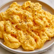 Microwave Scrambled Eggs in 2 Minutes